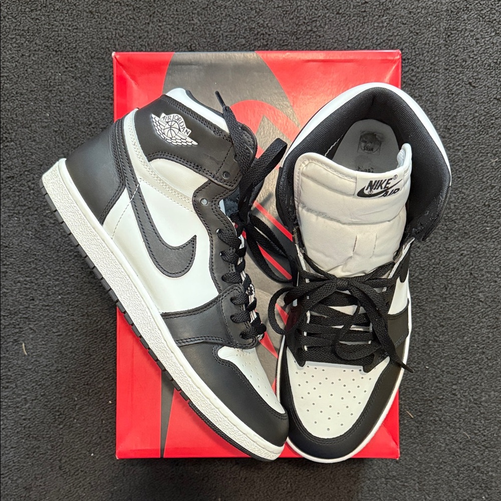 Jordan 1 Retro High OG Men's Black and White Sneakers